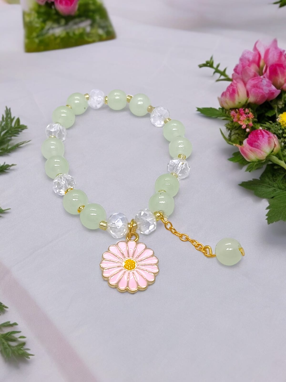 Big Daisy Flower charm Stretchable Elastic Shining Crystal Glass Beads Bracelet Friendship Band For Girls And Women