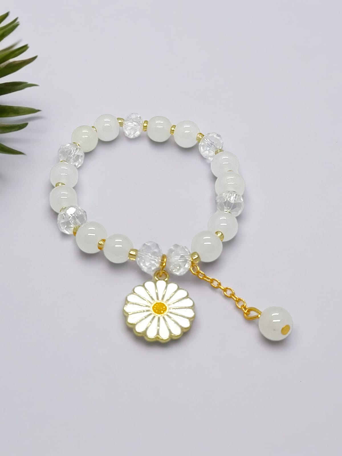 Big Daisy Flower charm Stretchable Elastic Shining Crystal Glass Beads Bracelet Friendship Band For Girls And Women