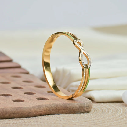 Eternal Loop Design Bracelet / Kada